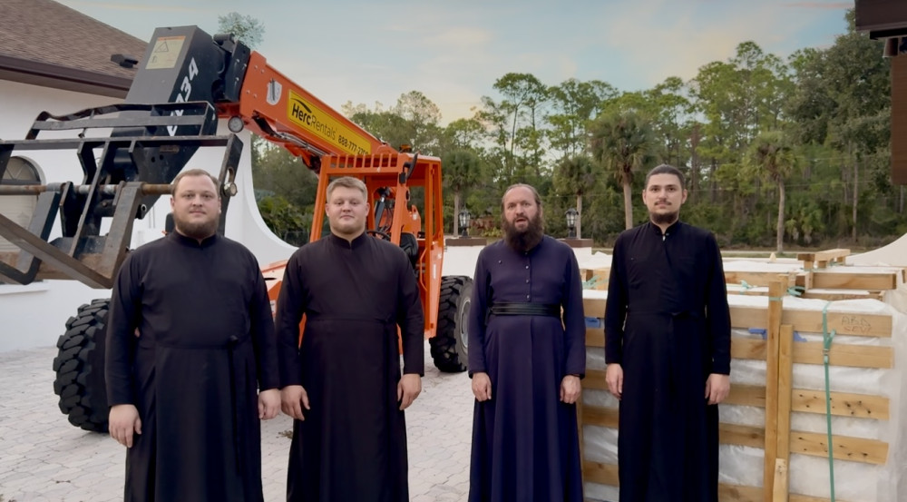 Общий труд во славу Божию: мрамор прибыл в обитель