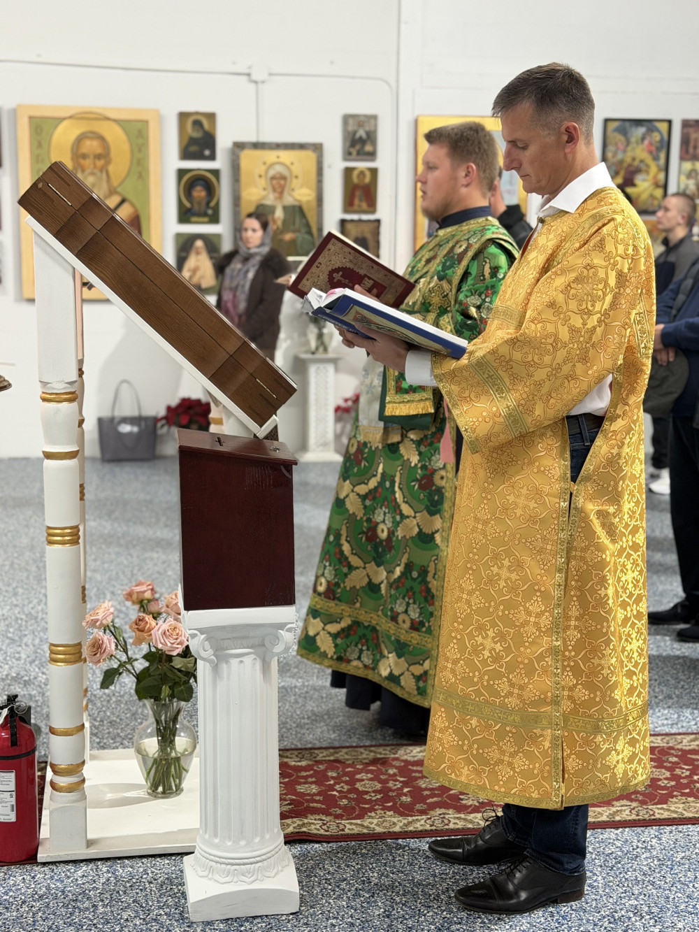 Новый год в молитве: ночная Божественная литургия в храме Почаевской иконы Божией Матери