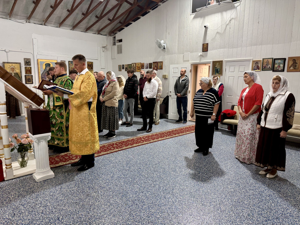 Новый год в молитве: ночная Божественная литургия в храме Почаевской иконы Божией Матери