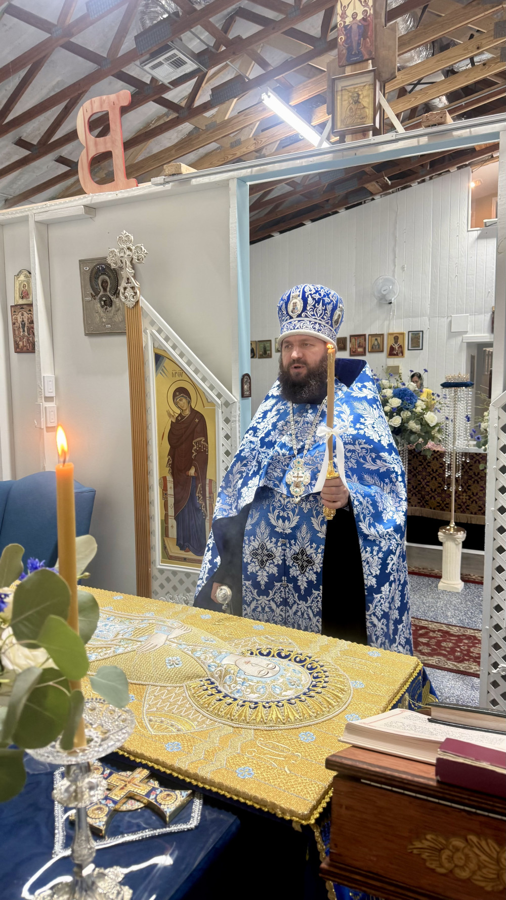 Всенощное бдение накануне праздника Успения Пресвятой Богородицы: Вечерня и вынос Плащаницы